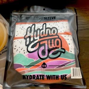 Hydrojug mountain range sleeve